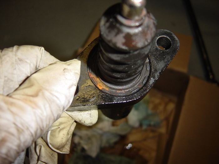 How to Test a Clutch Slave Cylinder