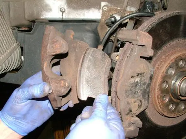 wheel cylinder piston sticking drag brake causes