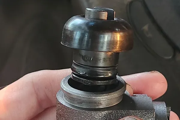 wheel cylinder noise slow return dust ingress diagnosis
