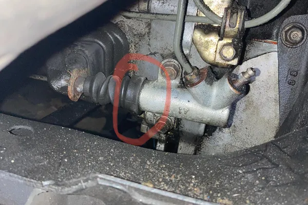 Clutch slave cylinder leaking fluid at the piston seal clutch slave cylinder leaking fluid at the piston seal